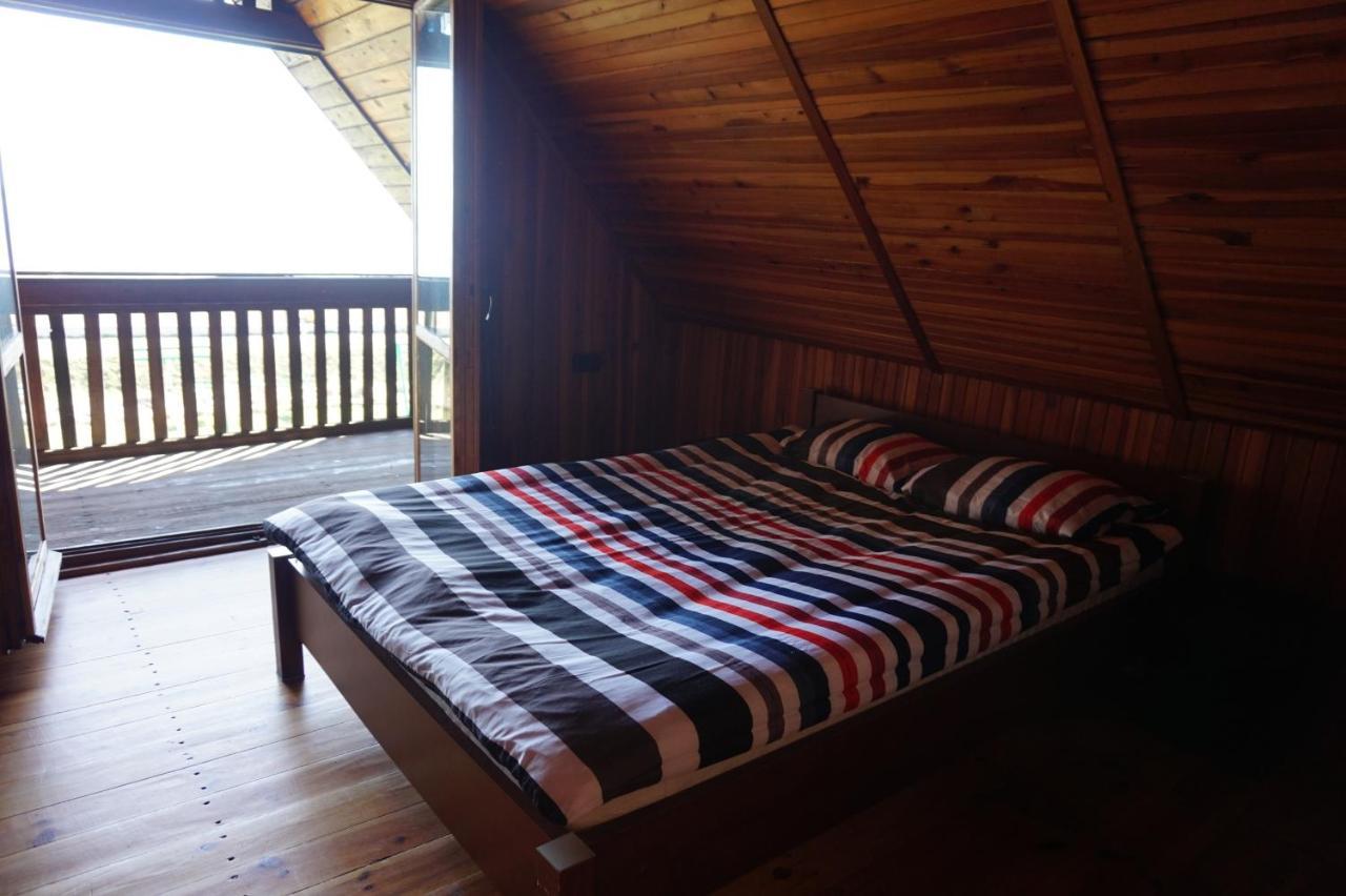 Lodger Sunrise Camp